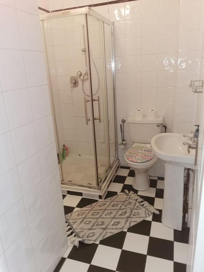 Cosy Retreat Apartment กัลเวย์ ภายนอก รูปภาพ