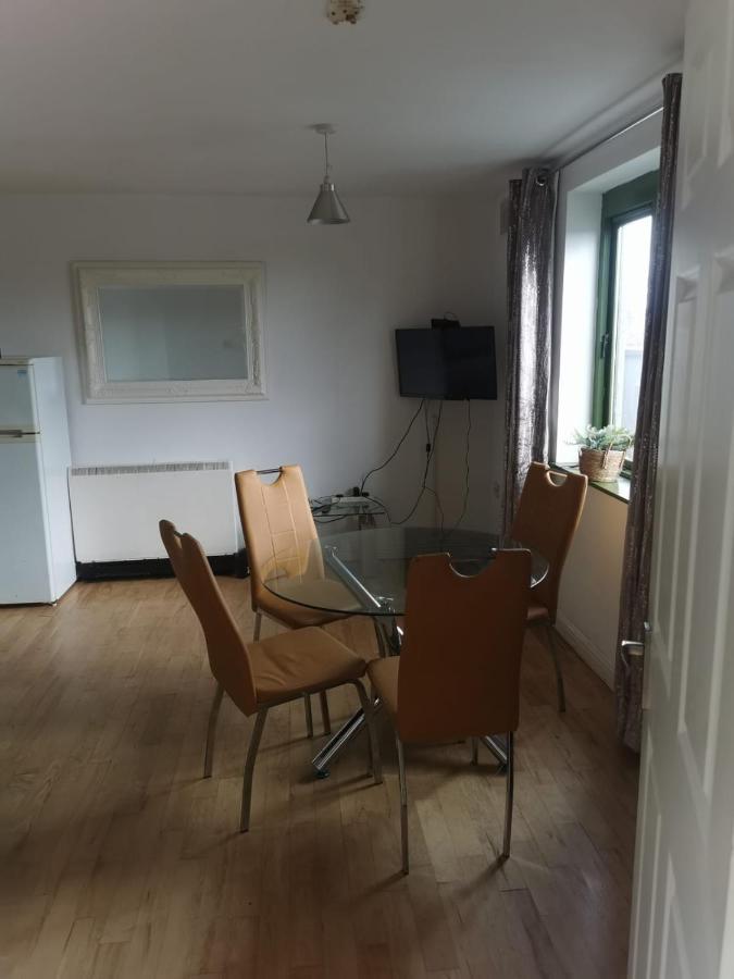 Cosy Retreat Apartment กัลเวย์ ภายนอก รูปภาพ